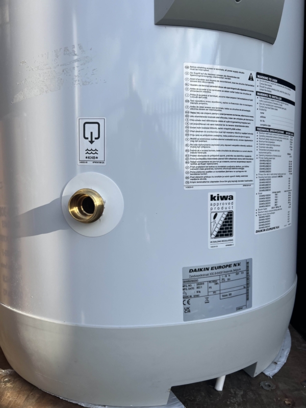 DAIKIN EKHWSU200D3V3 200L Hot Water Cylinder & 18L Expansion  Vessel ( New, without a box ) - Image 5
