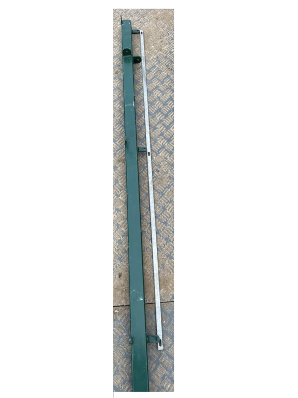 Corner Post 60 x 60mm With Base Plate For 1.8m High Chain Link Fence, Green ( New ) - Image 3